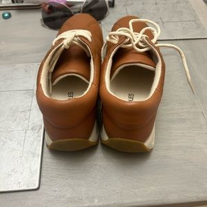 Aerosoles sneaker/shoes